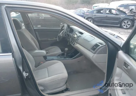 2003 Toyota Camry Le z USA, uszkodzony, nr VIN 4T1BE32K13U682017